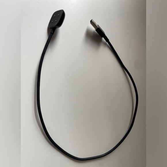 Used Fitbit Versa 3 - Picture 4 of 7